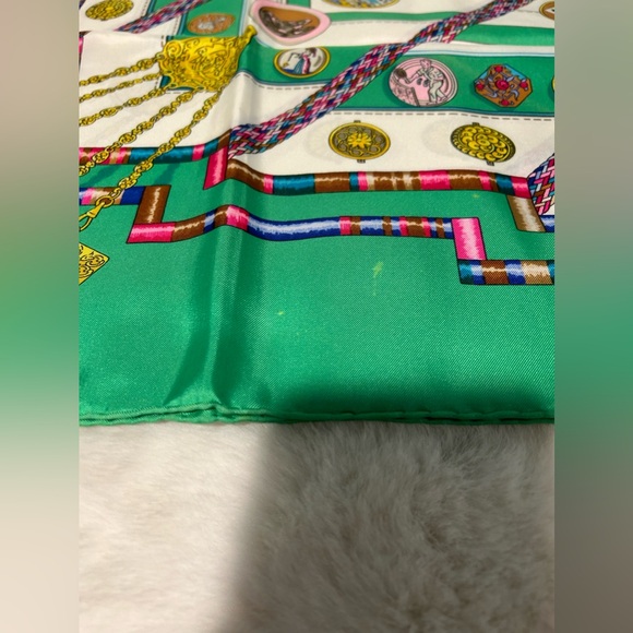 SOLD! HERMES 35in x 35in Scarf 100% Silk. Authentic and pre-owned. - Picture 4 of 5
